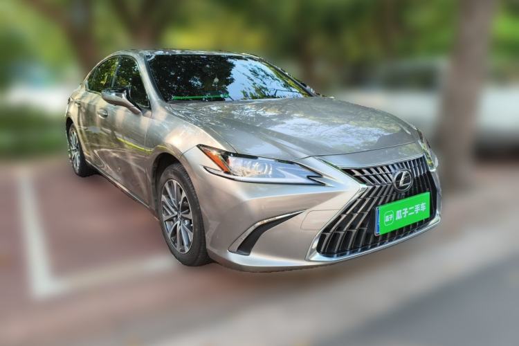 Used Lexus ES 2023 200 Excellence Edition Front Right 45 Deg