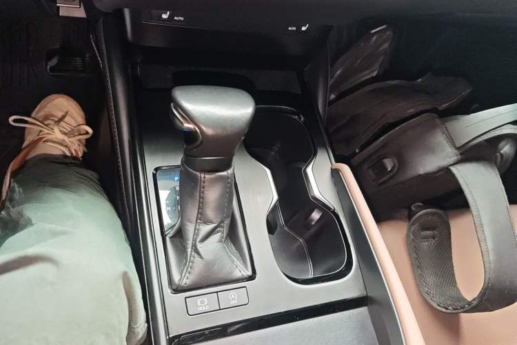 Used Lexus ES 2023 200 Excellence Edition Gear Lever