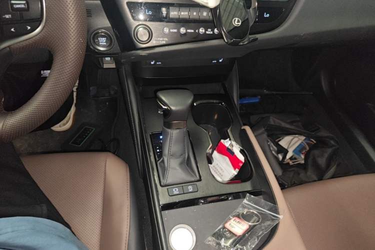 Used Lexus ES 2023 200 Excellence Edition Gear Lever