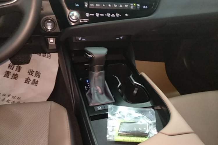 Used Lexus ES 2023 200 Excellence Edition Gear Lever