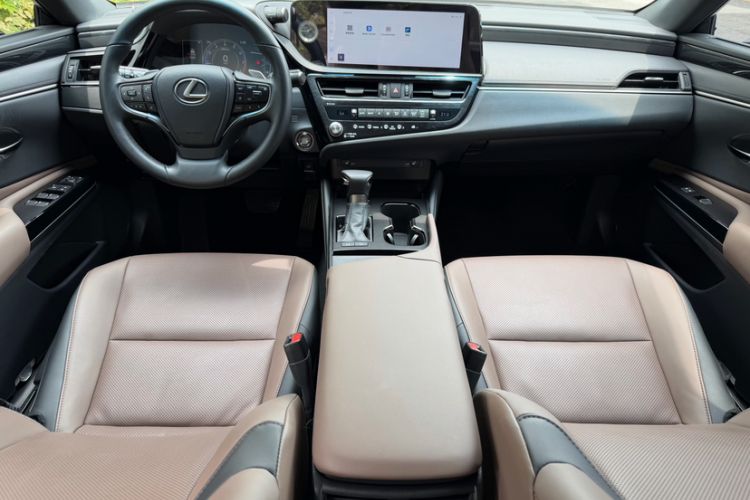 Used Lexus ES 2023 200 Excellence Edition Interior 1
