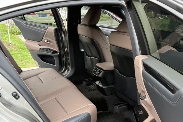 Used Lexus ES 2023 200 Excellence Edition Interior 2