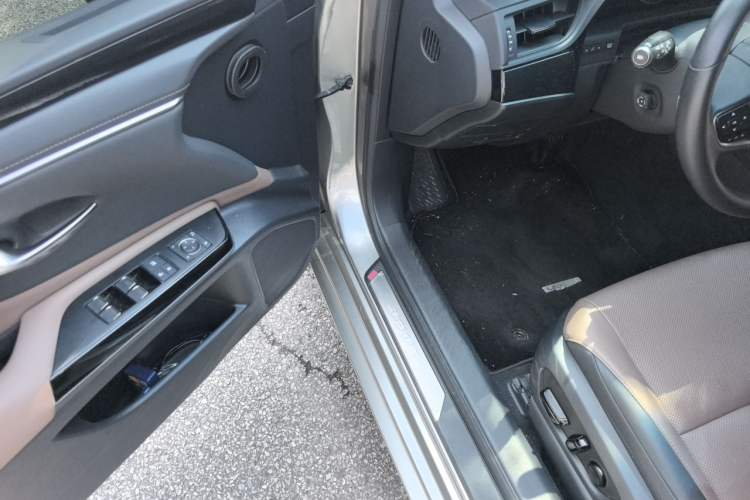 Used Lexus ES 2023 200 Excellence Edition Interior 3