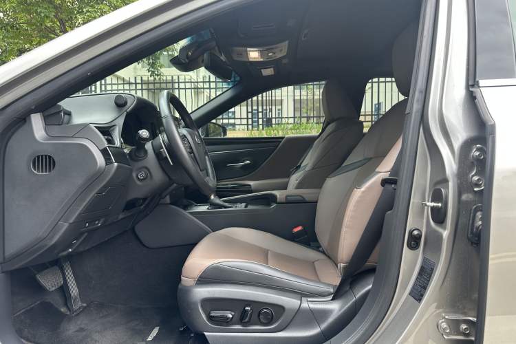 Used Lexus ES 2023 200 Excellence Edition Interior 3