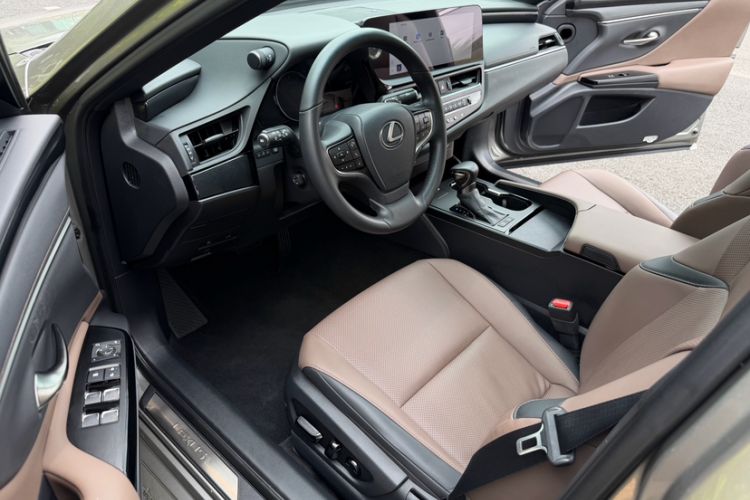 Used Lexus ES 2023 200 Excellence Edition Interior 5