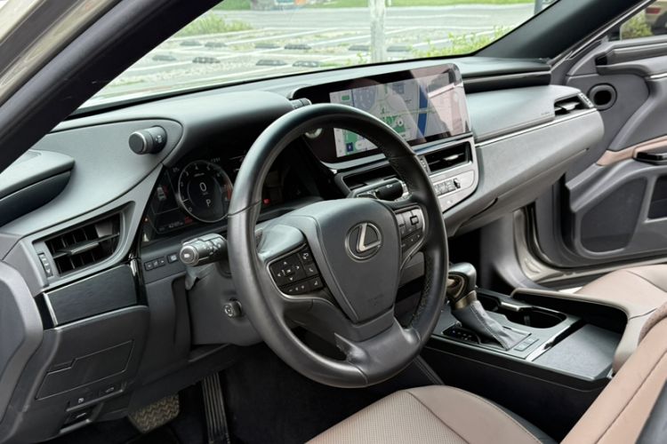 Used Lexus ES 2023 200 Excellence Edition Interior 6