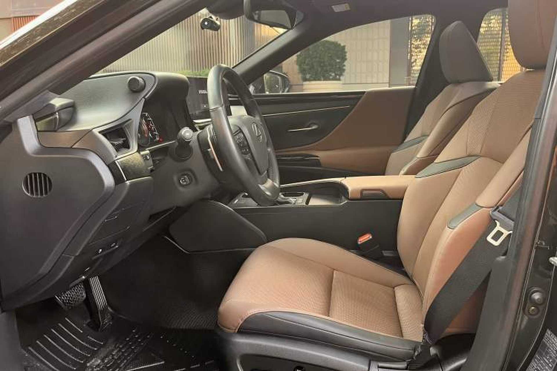 Used Lexus ES 2023 200 Excellence Edition Interior 7