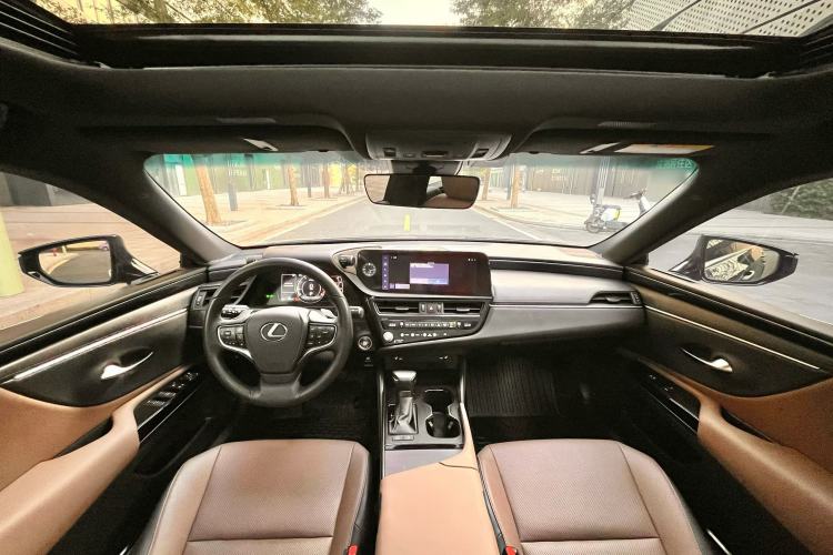 Used Lexus ES 2023 200 Excellence Edition Interior 8