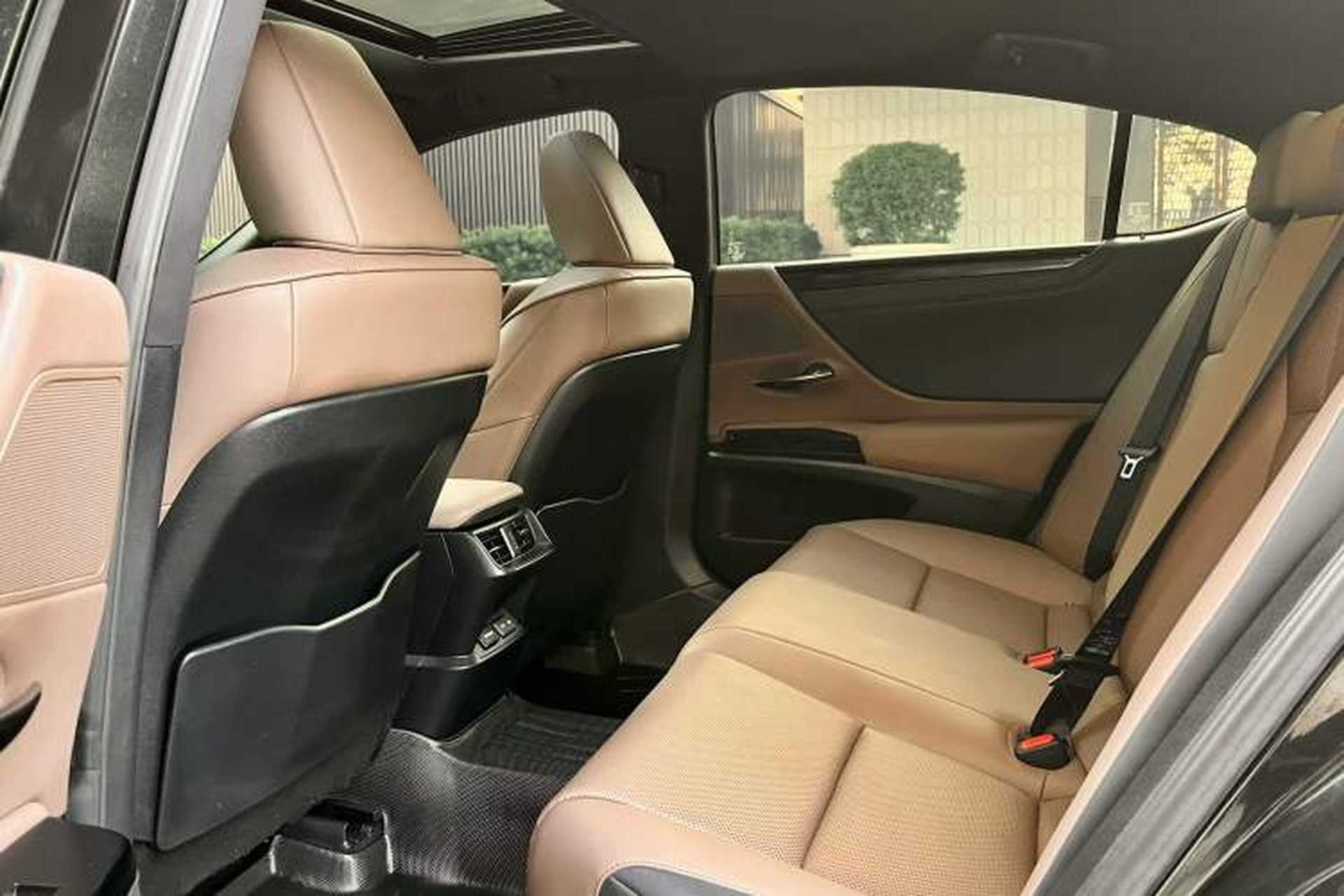 Used Lexus ES 2023 200 Excellence Edition Interior 9
