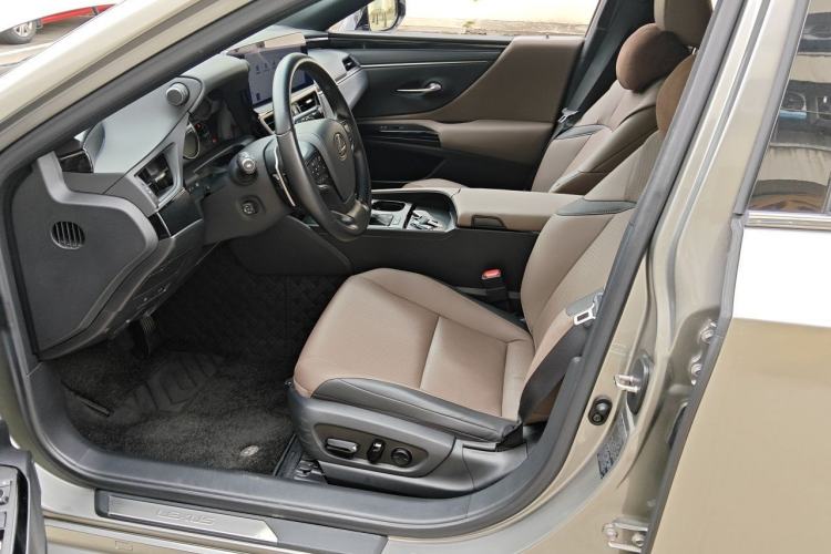 Used Lexus ES 2023 260 Excellence Edition Left Front Seat