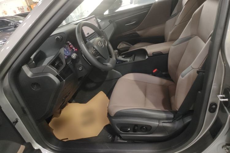 Used Lexus ES 2023 200 Excellence Edition Left Front Seat