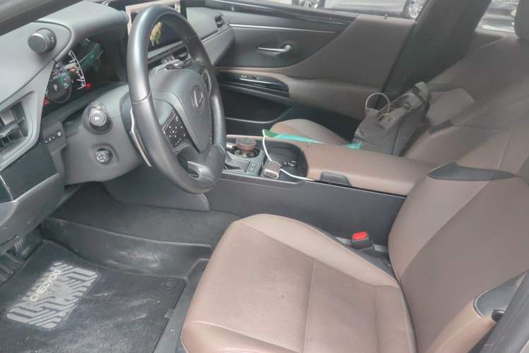 Used Lexus ES 2023 200 Excellence Edition Left Front Seat
