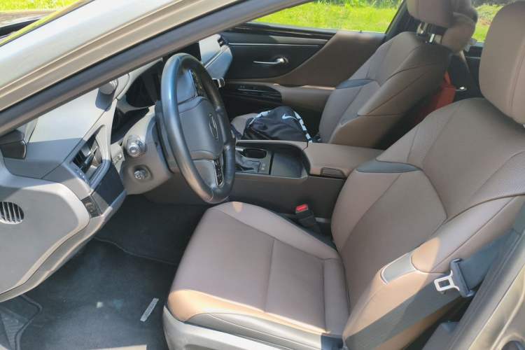Used Lexus ES 2023 200 Excellence Edition Left Front Seat