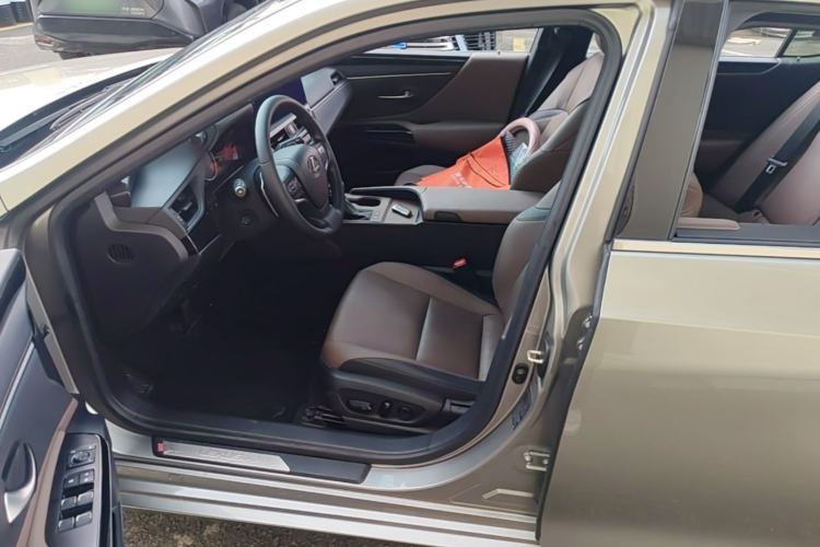 Used Lexus ES 2023 200 Excellence Edition Left Front Seat