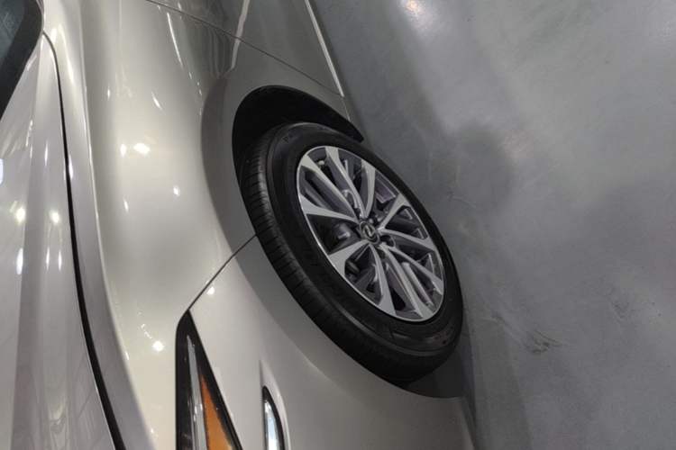 Used Lexus ES 2023 200 Excellence Edition Left Front Wheel Hub