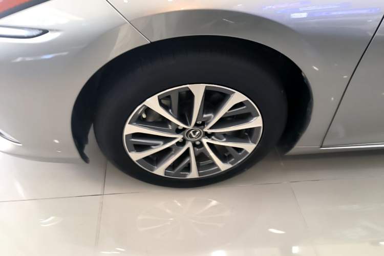 Used Lexus ES 2023 200 Excellence Edition Left Front Wheel Hub