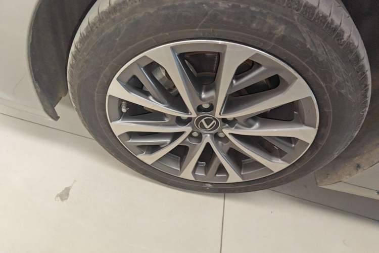 Used Lexus ES 2023 200 Excellence Edition Left Front Wheel Hub