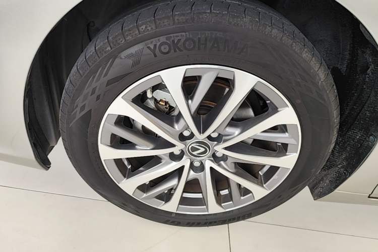 Used Lexus ES 2023 200 Excellence Edition Left Front Wheel Hub