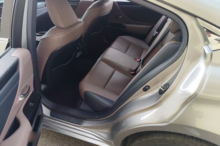 Used Lexus ES 2023 200 Excellence Edition Left Rear Seat