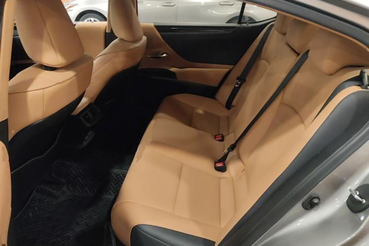 Used Lexus ES 2023 200 Excellence Edition Left Rear Seat