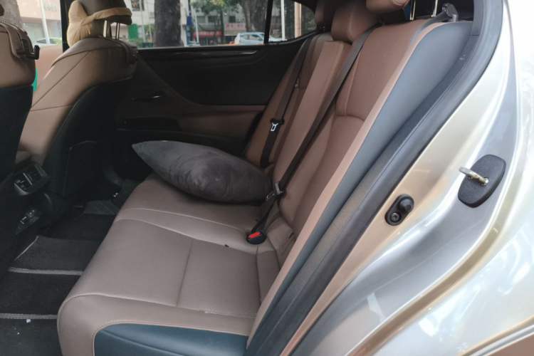 Used Lexus ES 2023 200 Excellence Edition Left Rear Seat