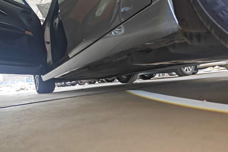 Used Lexus ES 2023 200 Excellence Edition Left Side Sill