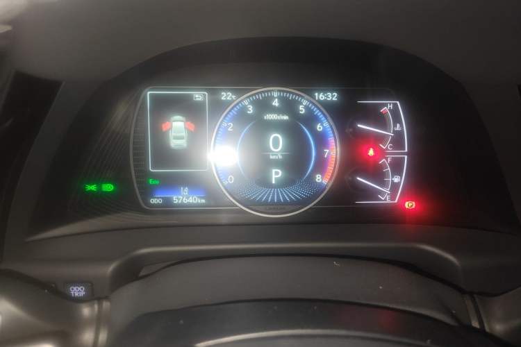 Used Lexus ES 2023 200 Luxury Edition Odometer Close Up