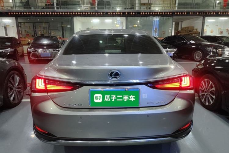 Used Lexus ES 2023 200 Excellence Edition Rear