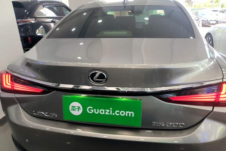 Used Lexus ES 2023 200 Excellence Edition Rear