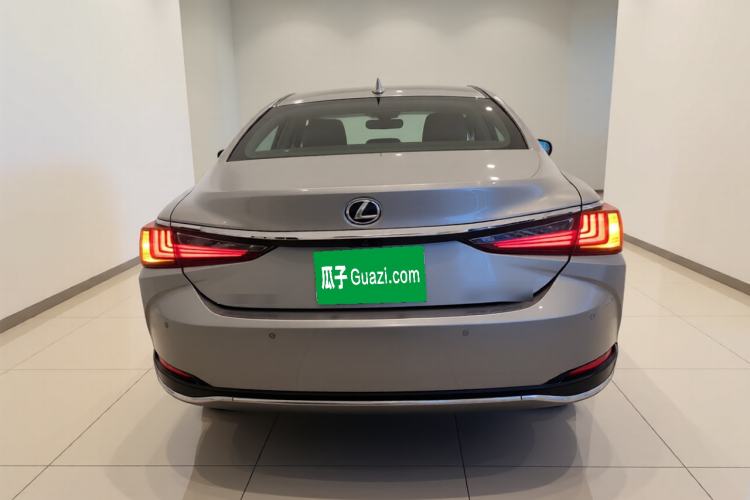 Used Lexus ES 2023 200 Excellence Edition Rear