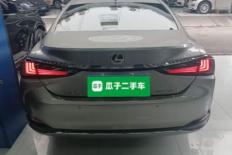 Used Lexus ES 2023 200 Excellence Edition Rear