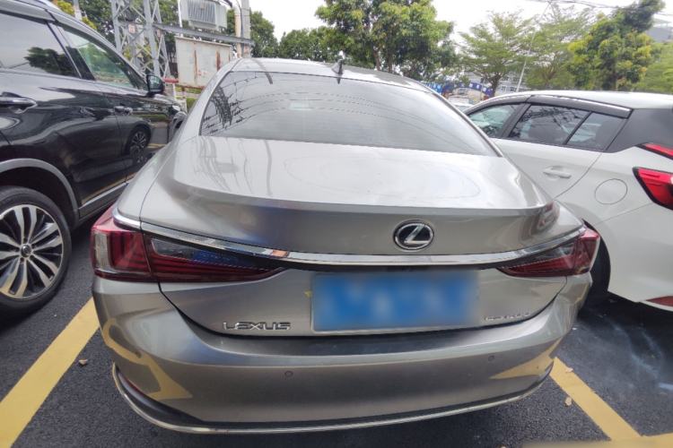 Used Lexus ES 2023 200 Excellence Edition Rear
