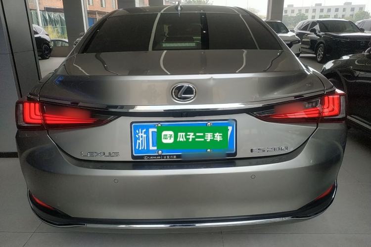 Used Lexus ES 2023 200 Excellence Edition Rear