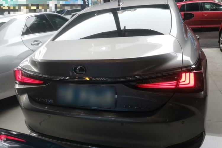 Used Lexus ES 2023 200 Excellence Edition Rear