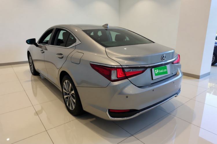 Used Lexus ES 2023 200 Excellence Edition Rear Left 45 Deg