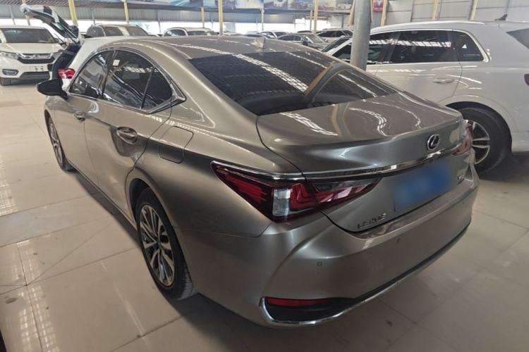 Used Lexus ES 2023 200 Excellence Edition Rear Left 45 Deg