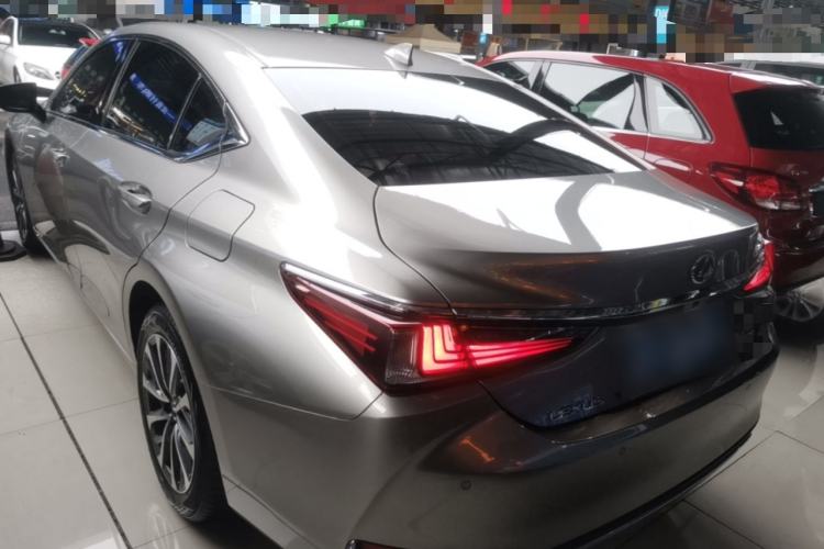 Used Lexus ES 2023 200 Excellence Edition Rear Left 45 Deg