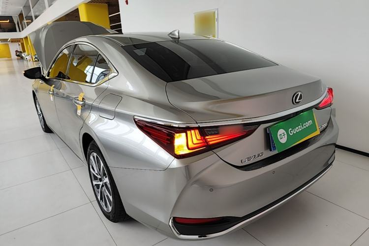 Used Lexus ES 2023 200 Excellence Edition Rear Left 45 Deg