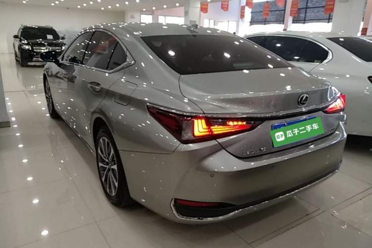 Used Lexus ES 2023 200 Excellence Edition Rear Left 45 Deg