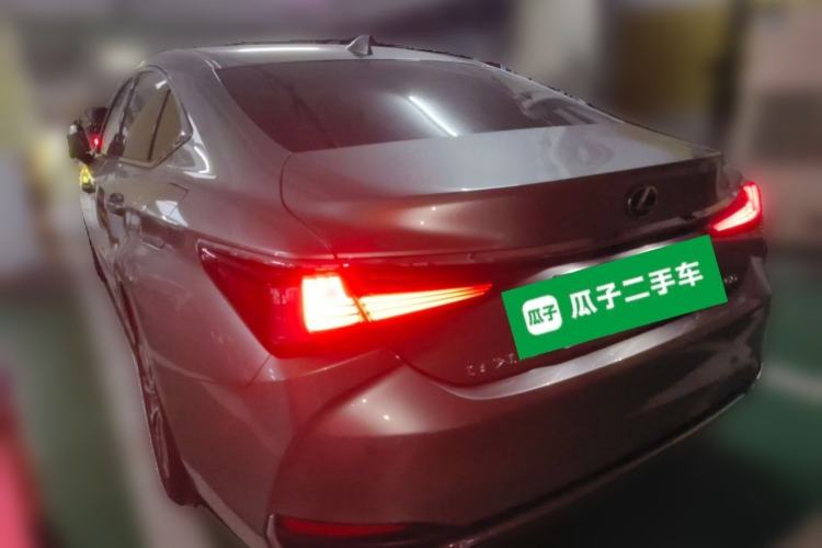 Used Lexus ES 2023 200 Excellence Edition Rear Left 45 Deg
