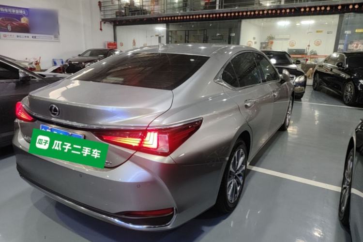 Used Lexus ES 2023 200 Excellence Edition Rear Right 45 Deg
