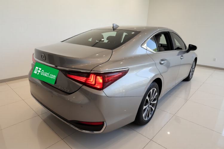 Used Lexus ES 2023 200 Excellence Edition Rear Right 45 Deg