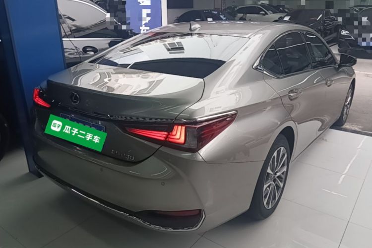 Used Lexus ES 2023 200 Excellence Edition Rear Right 45 Deg