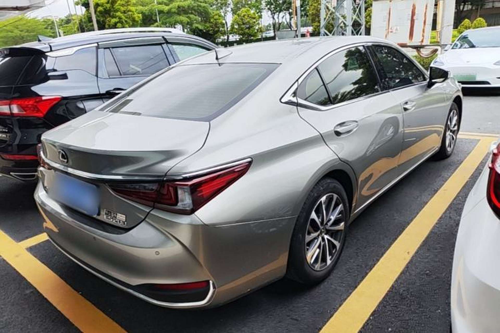 Used Lexus ES 2023 200 Excellence Edition Rear Right 45 Deg