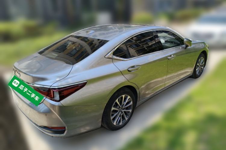 Used Lexus ES 2023 200 Excellence Edition Rear Right 45 Deg