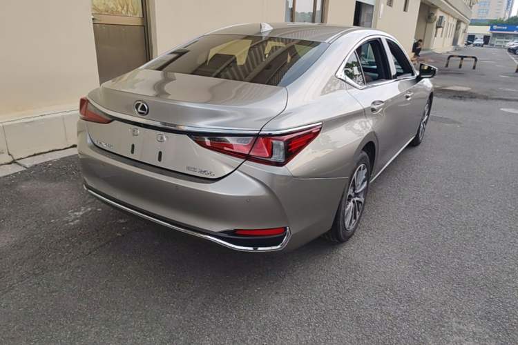 Used Lexus ES 2023 200 Excellence Edition Rear Right 45 Deg