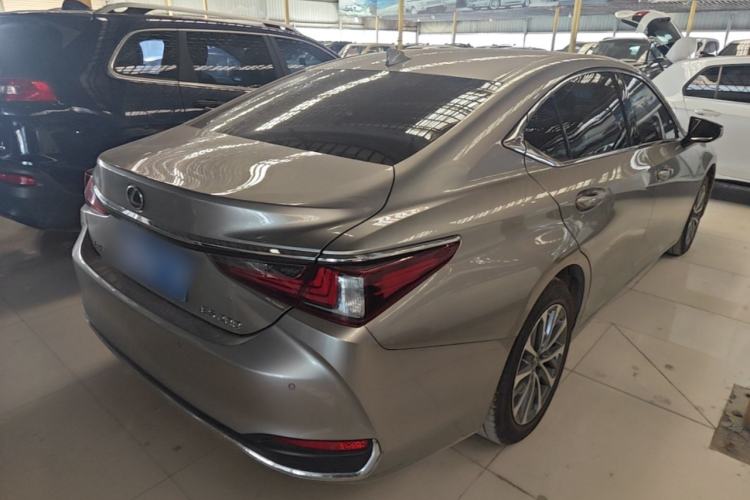 Used Lexus ES 2023 200 Excellence Edition Rear Right 45 Deg