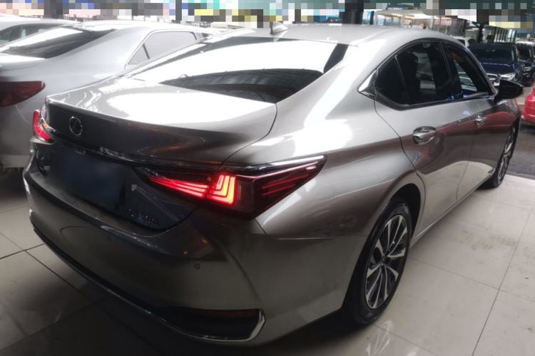 Used Lexus ES 2023 200 Excellence Edition Rear Right 45 Deg