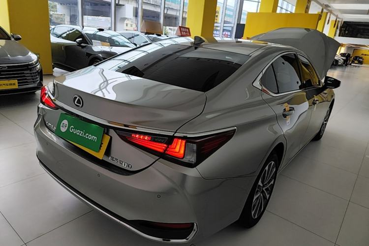 Used Lexus ES 2023 200 Excellence Edition Rear Right 45 Deg