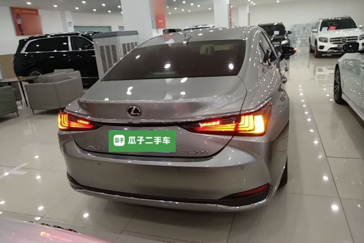Used Lexus ES 2023 200 Excellence Edition Rear